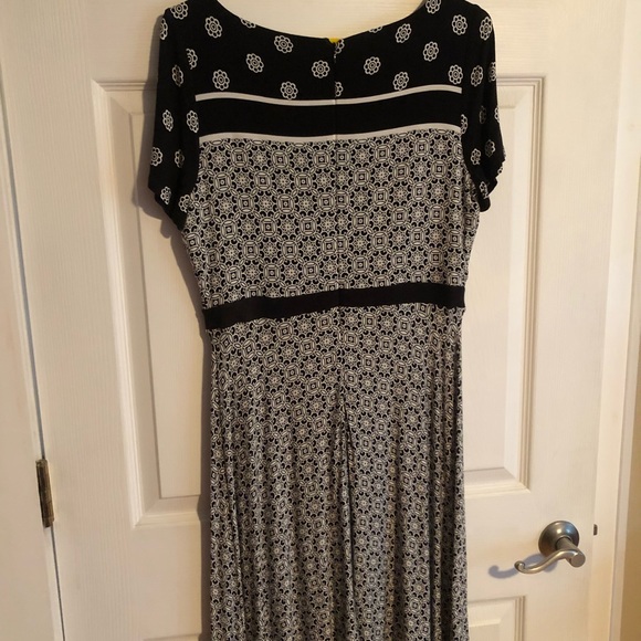 Ladies dress - Picture 7 of 7